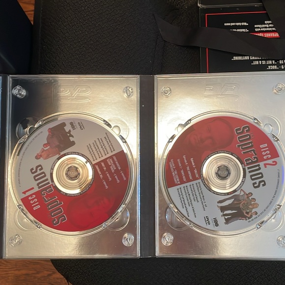The Sopranos the complete first season 4 dvd set. - Picture 5 of 11